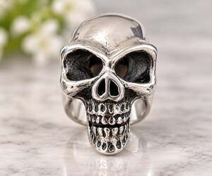 Statement Skull Ring – Sculpted Gothic/Biker Design Size 8